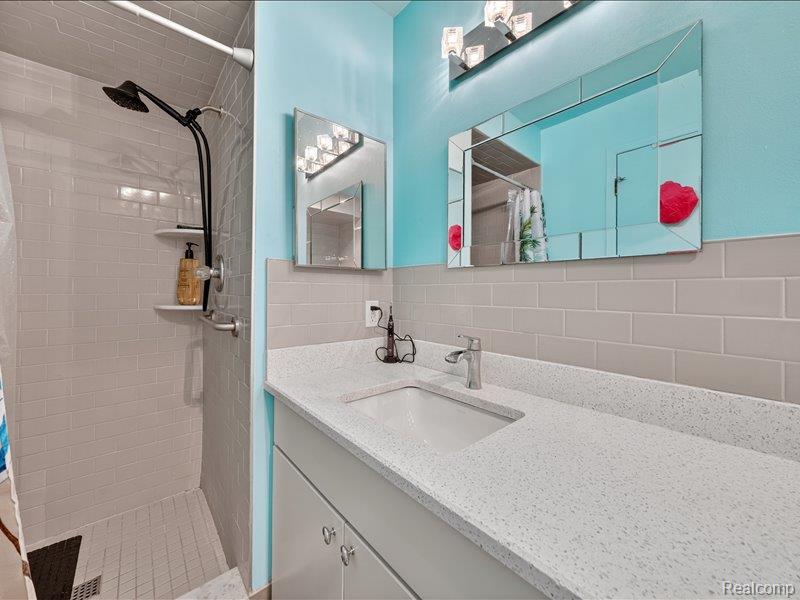 29539 Pine Ridge Circle, Farmington Hills, MI 48331 — Photo 22