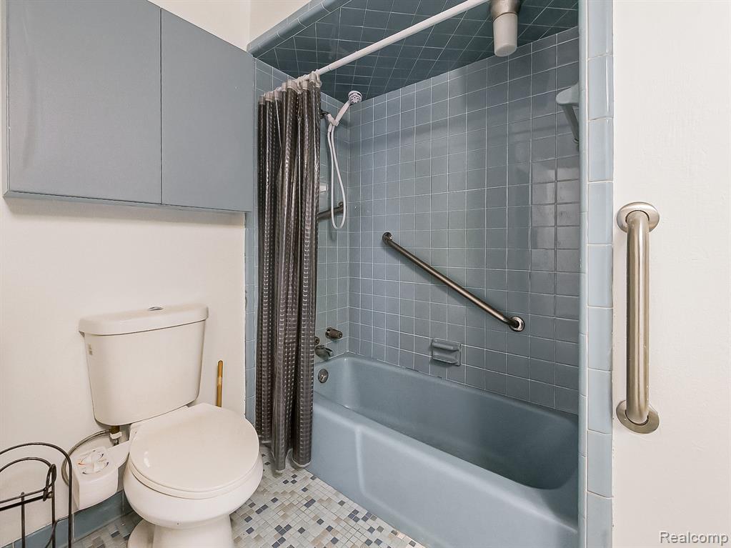 7380 Villamuer Road, West Bloomfield, MI — Photo 32
