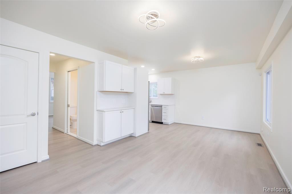 20505 Ridgemont Road, Harper Woods, MI 48225 — Photo 12