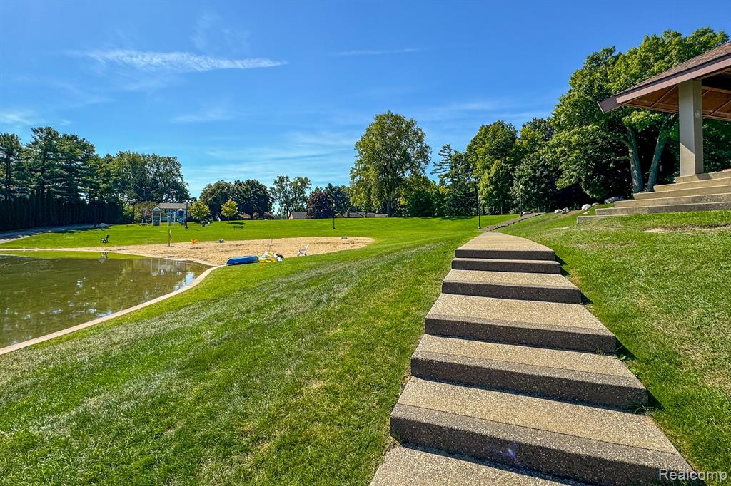 422 THORNEHILL Trail, Oxford, MI 48371 — Photo 53