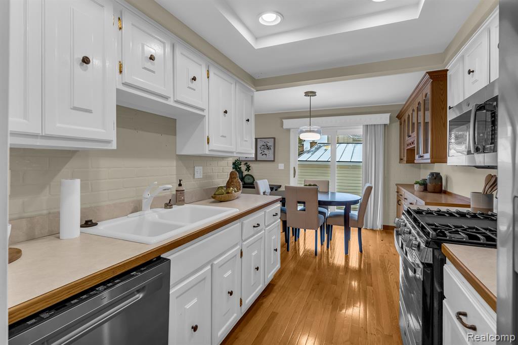 745 OAK BROOK RIDGE Drive, Rochester Hills, MI 48307 — Photo 8