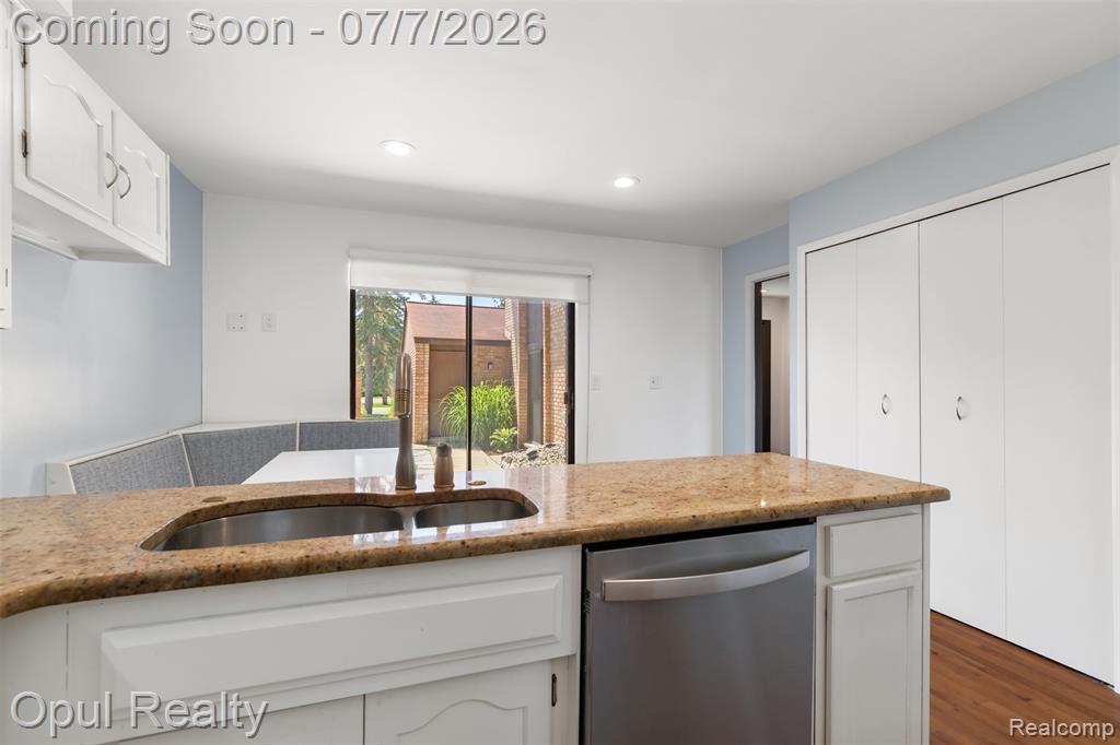 3961 Chablis Street, West Bloomfield, MI 48323 — Photo 15