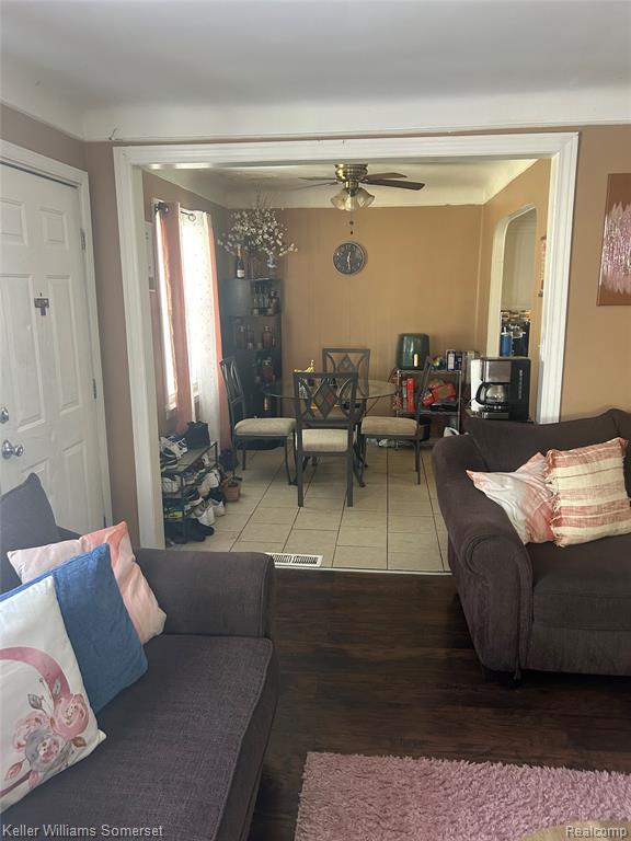 19196 MCCORMICK Street, Detroit, MI 48224 — Photo 5