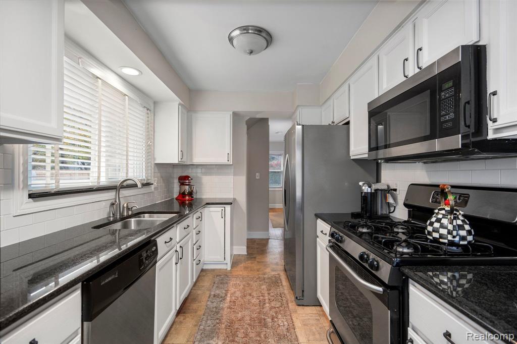 820 CHEROKEE Avenue, Royal Oak, MI 48067 — Photo 11