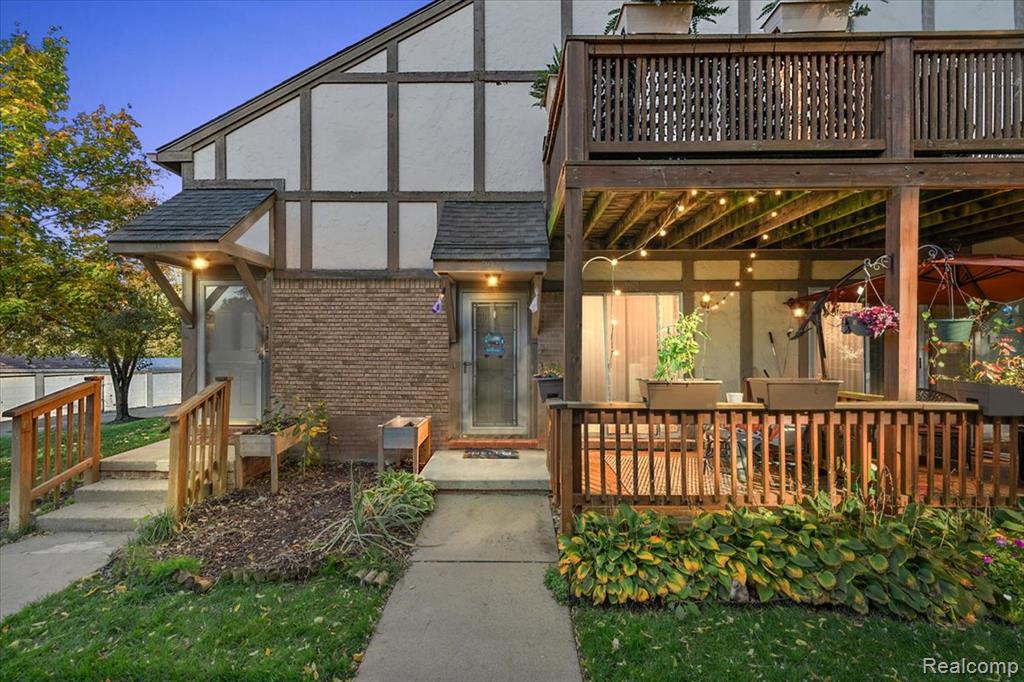 44800 Bayview Drive, 33, Novi, MI 48377 — front exterior