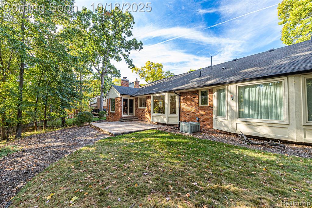 448 Streamview Court, Rochester Hills, MI 48309 — Photo 36