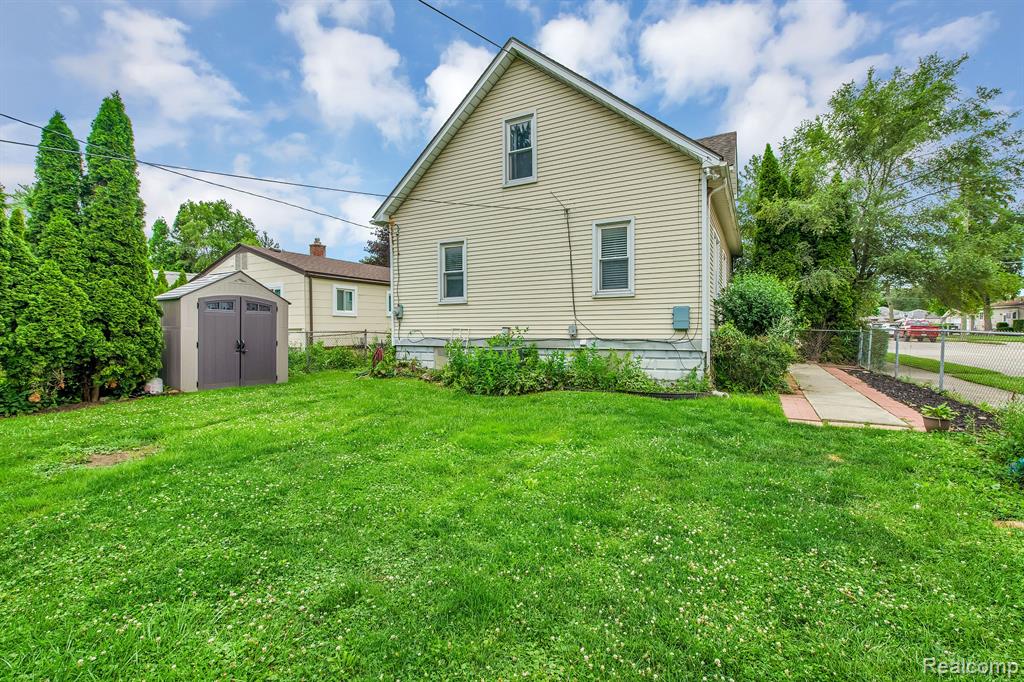 4901 HARDING Street, Dearborn Heights, MI 48125 — Photo 6