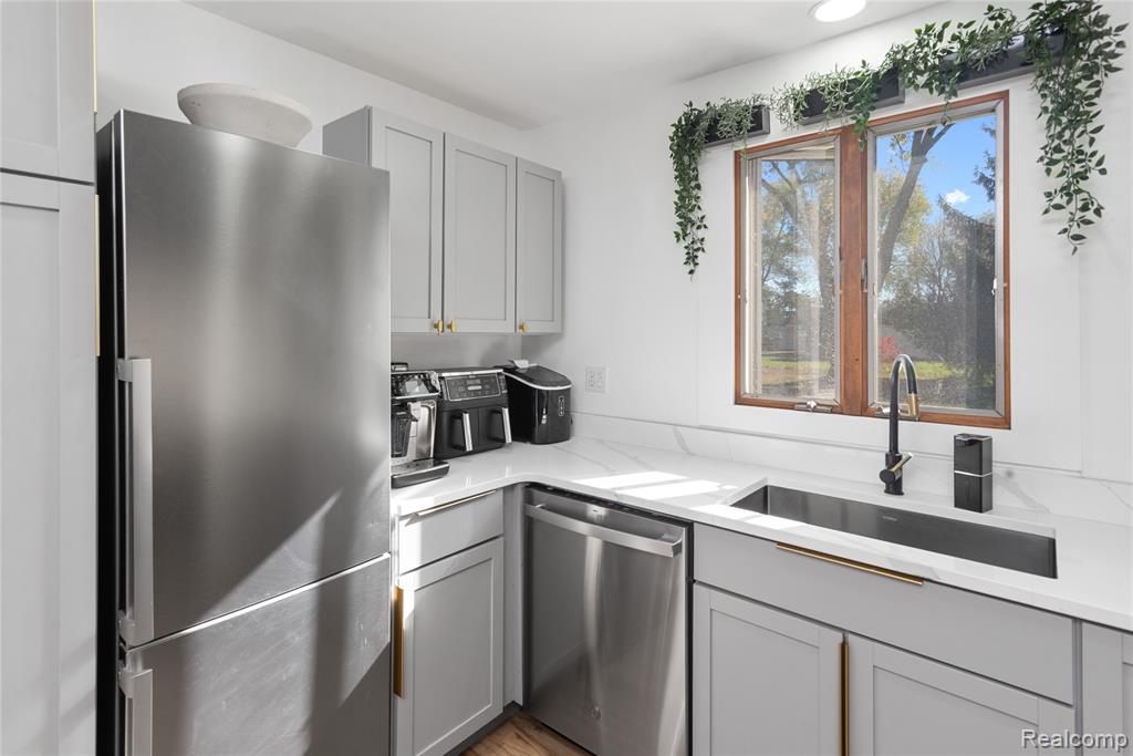 6810 N Territorial Road, Plymouth, MI, 48170