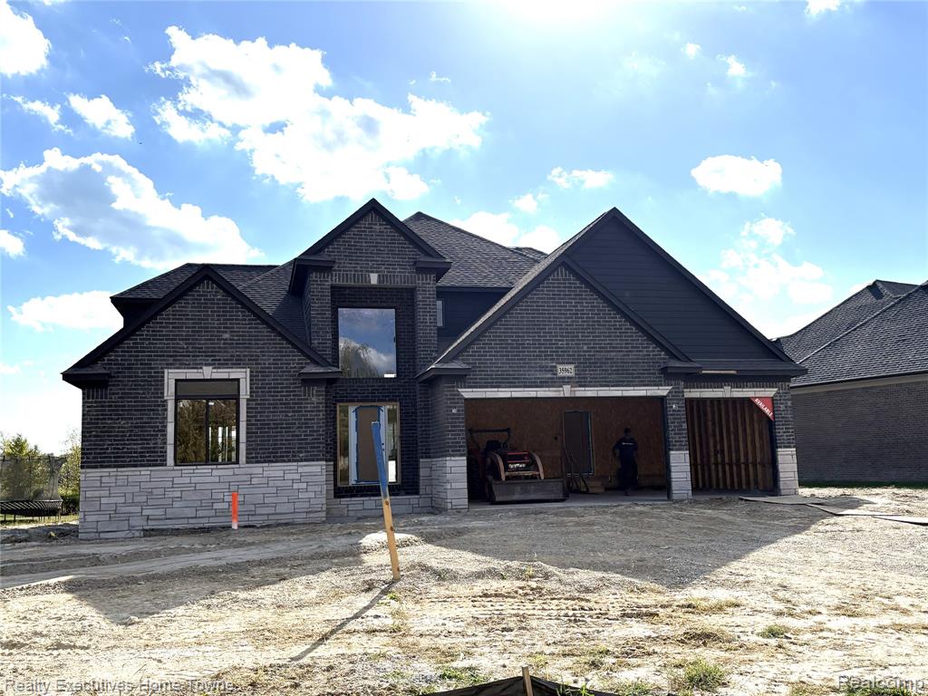 35962 Cascade Drive, New Baltimore, MI 48047