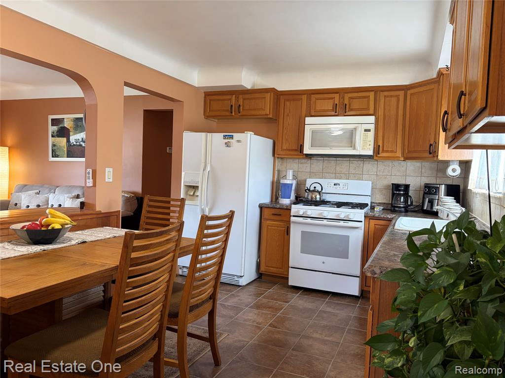 8318 Stanley Drive, Warren, MI 48093 — Photo 10