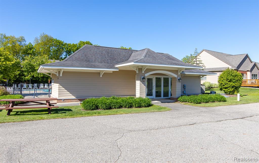 6940 Stonewood, Clarkston, MI — Photo 47