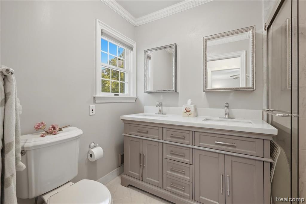 5685 Crescent Road, Waterford, MI 48327 — Photo 28