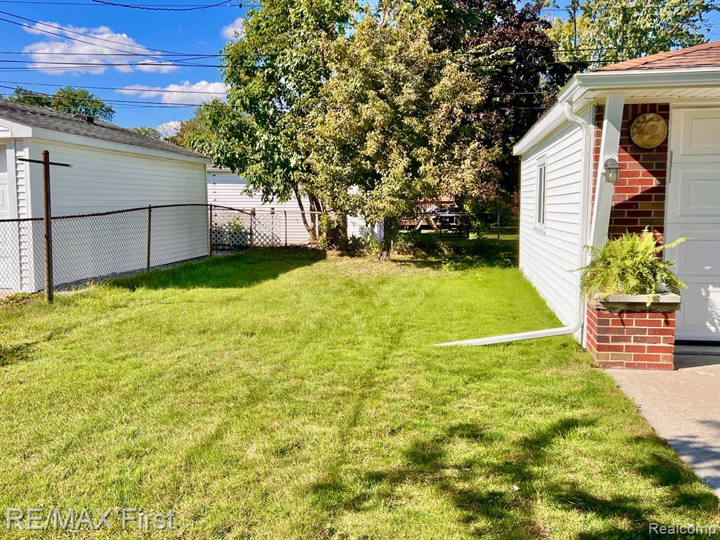 70 Knollwood Boulevard, Clawson, MI — Photo 26