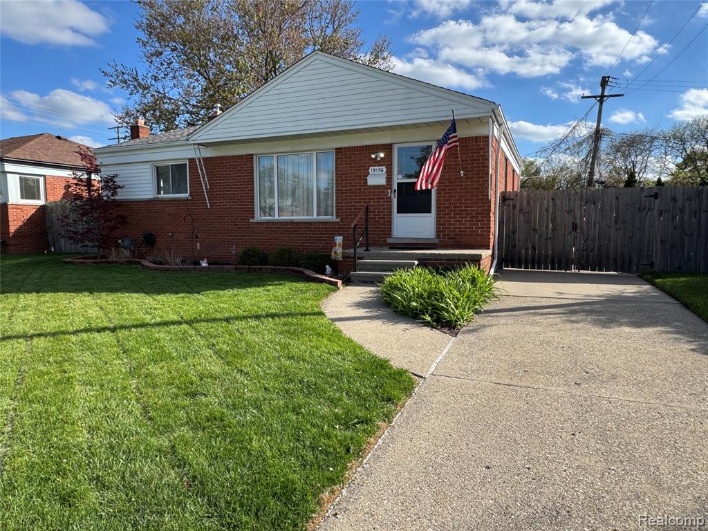 19156 Ash Avenue, Eastpointe, MI 48021 — Photo 2