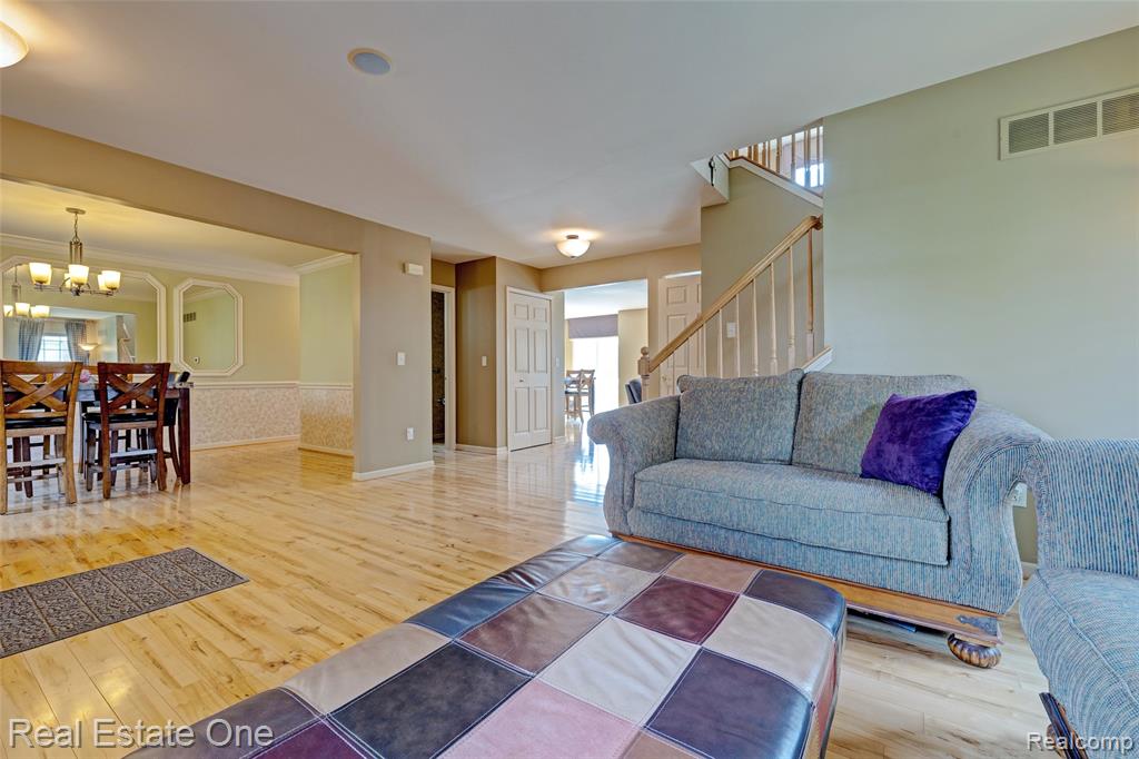 650 Eastlake Trail, Oxford, MI 48371 — Photo 3