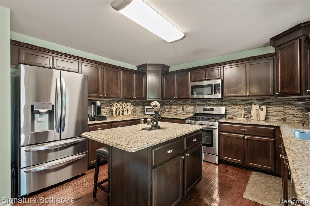 799 Glen Meadows Drive, South Lyon, MI 48178 — Photo 8