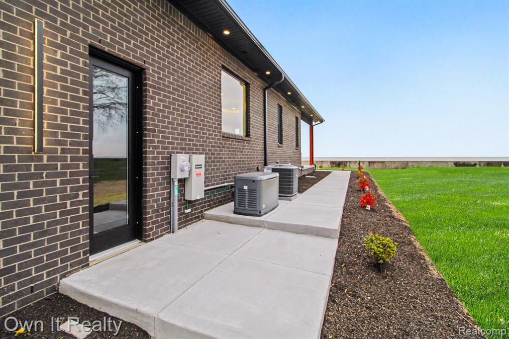 2020 Edgewater Street, Monroe, MI 48162 — Photo 31
