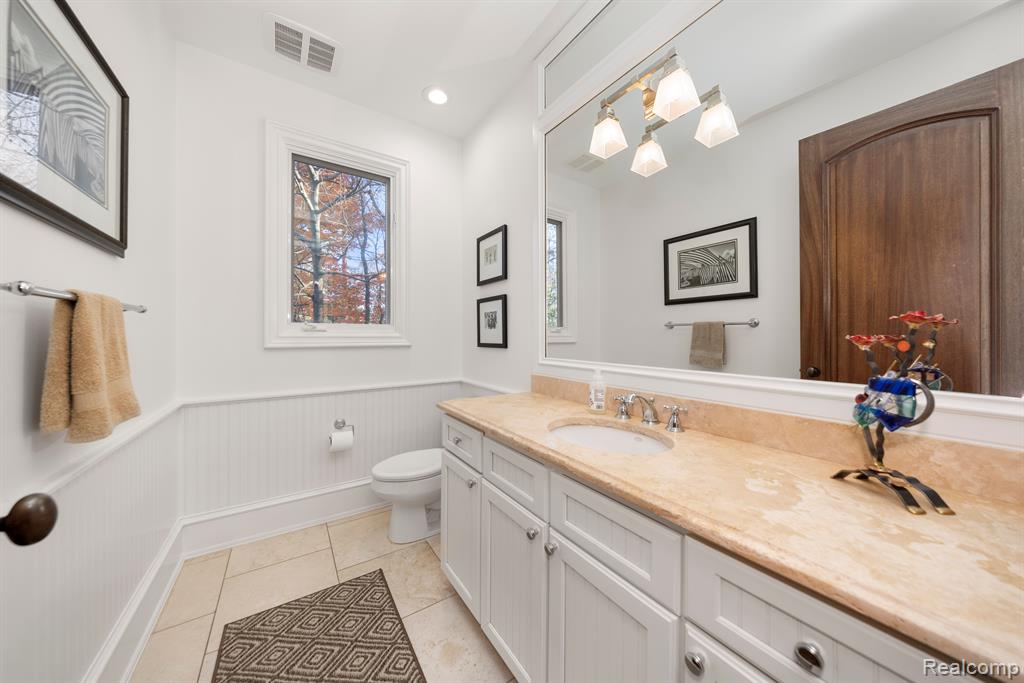 4326 COMMERCE Road, Orchard Lake Village, MI 48324 — Photo 31