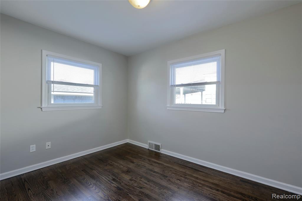24907 Brittany Avenue, Eastpointe, MI 48021 — Photo 13