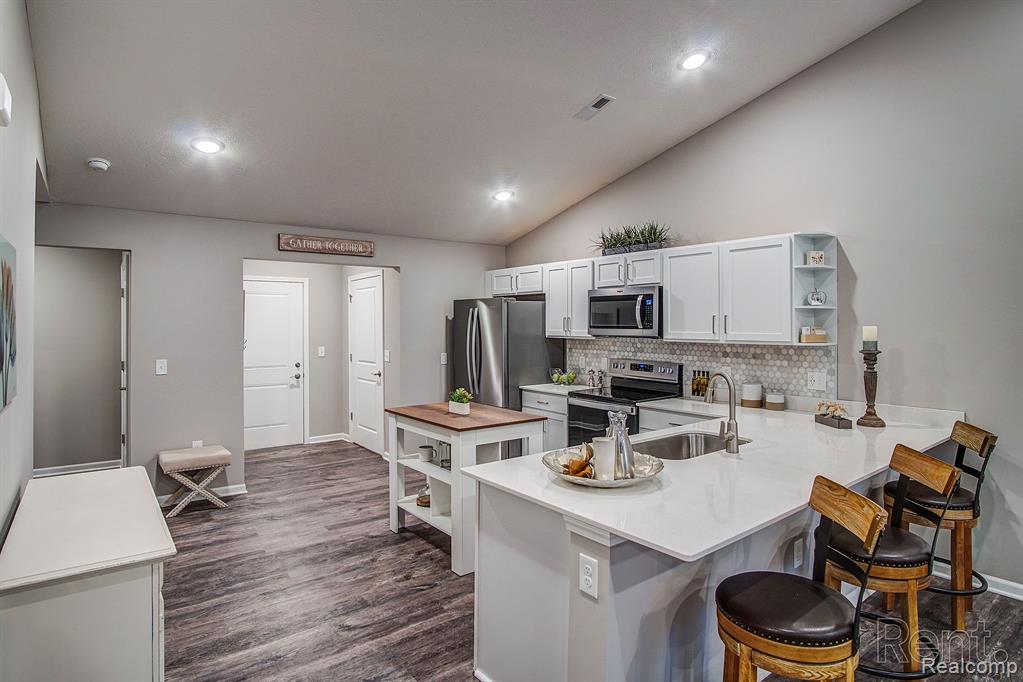 7063 Chestnut Hills, Whitmore Lake, MI 48189 — Photo 2