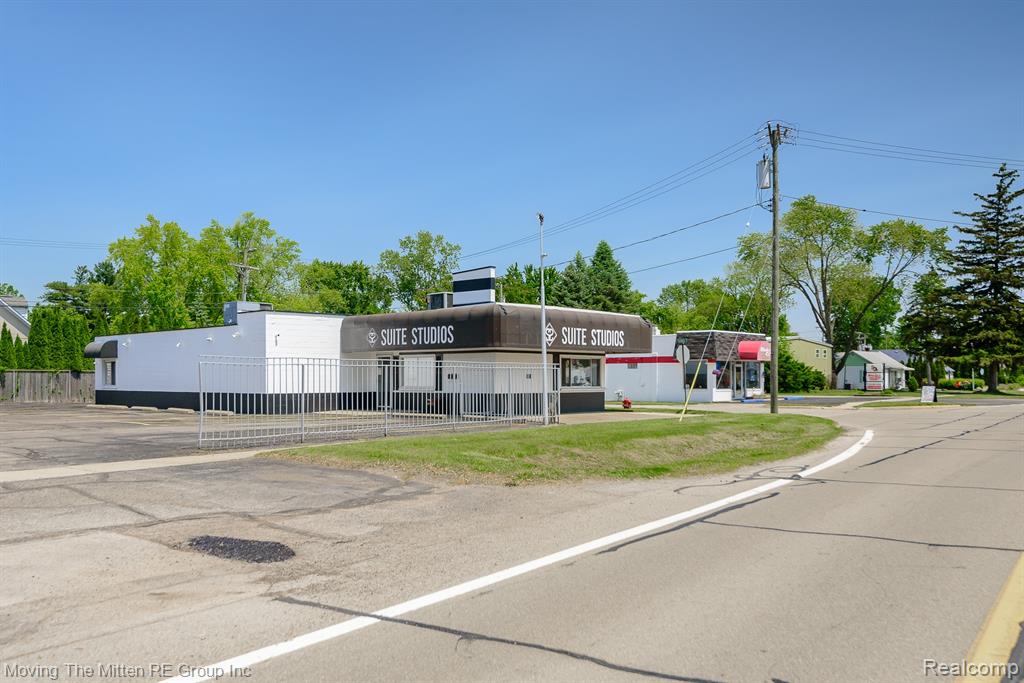 573 E Huron River Drive, Belleville, MI 48111 — Photo 46