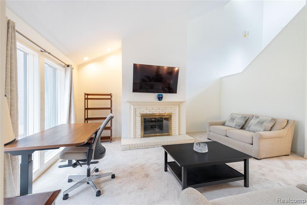 9422 Hawthorne Glen Drive, Grosse Ile, MI 48138 — Photo 12