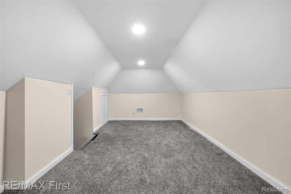 556 Leicester Court, Detroit, MI 48202 — Photo 25