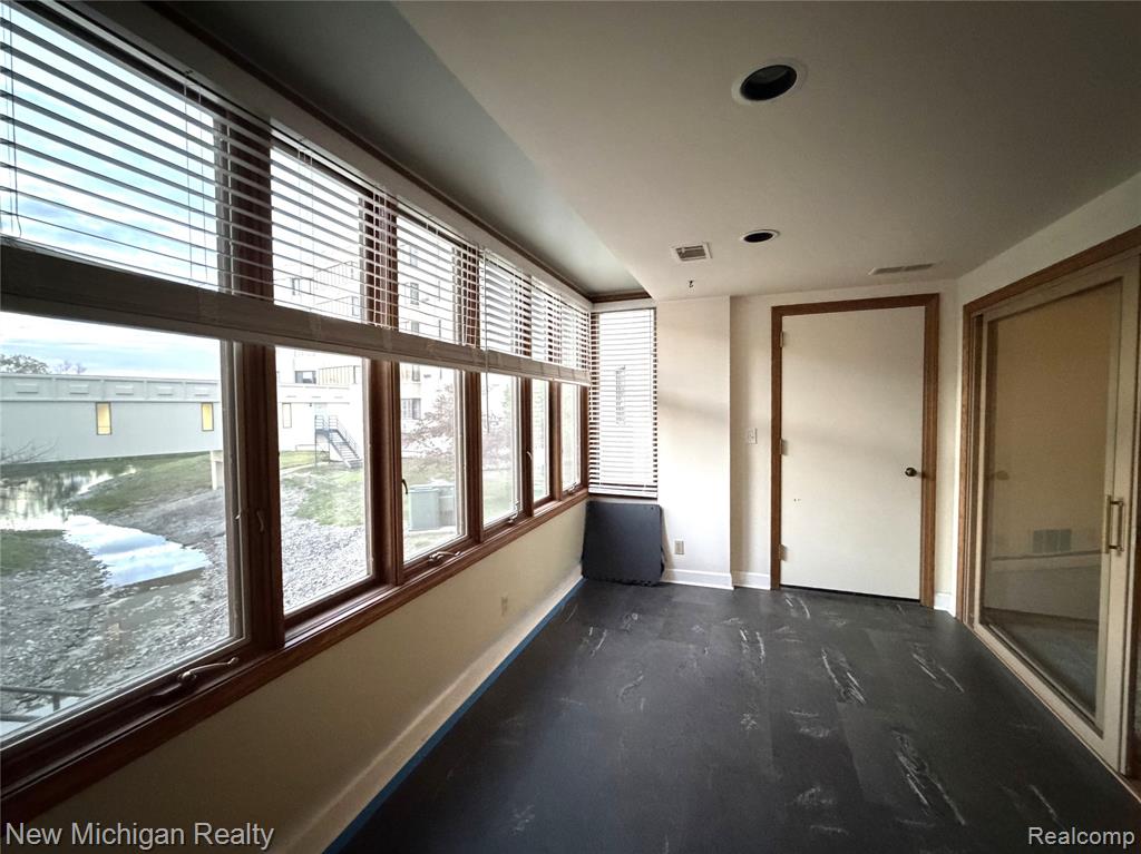 43000 12 Oaks Crescent Drive, 2033, Novi, MI 48377 — Photo 25