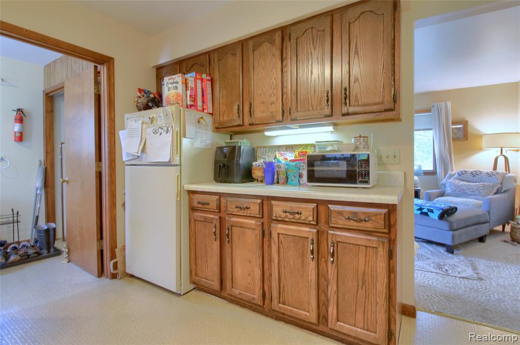 600 Oakville Waltz Road N, New Boston, MI 48164 — Photo 8