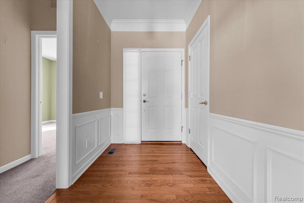 8899 MEADOW Lane, Ypsilanti, MI 48197 — Photo 4