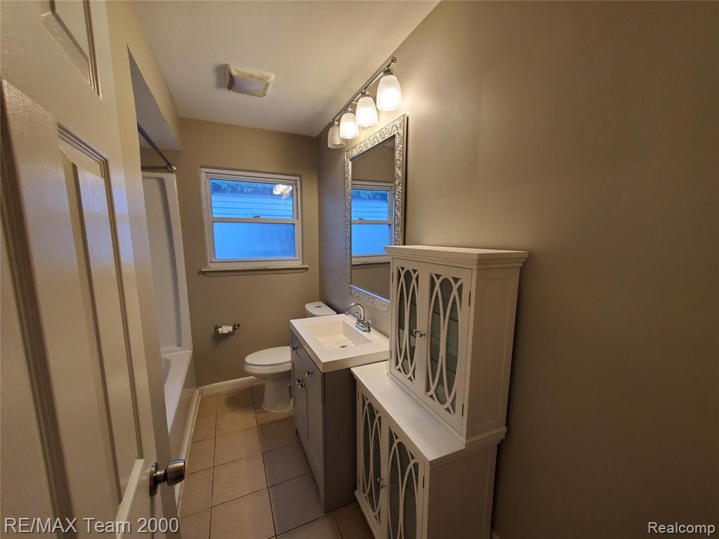 5605 MERRICK Street, Dearborn Heights, MI 48125 — Photo 12