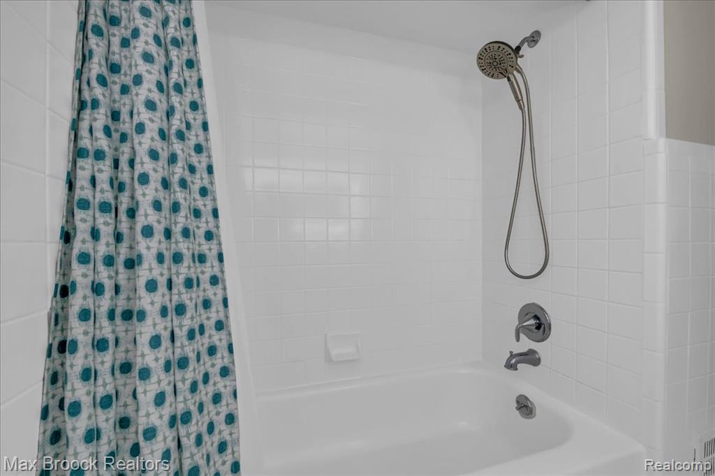 18560 Wiltshire Boulevard, Lathrup Village, MI 48076 — Photo 15
