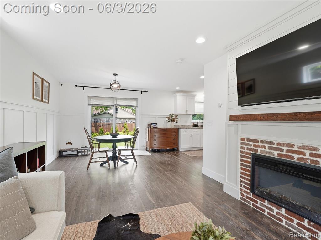 70 W Shevlin Avenue, Hazel Park, MI 48030 — Photo 6