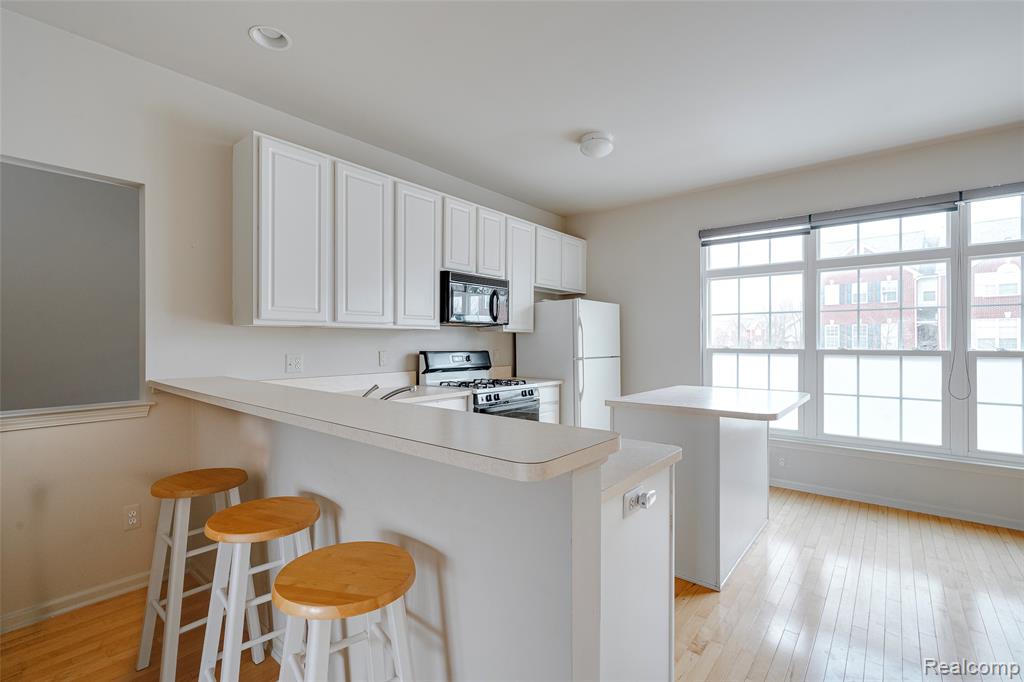 432 CHERRY ORCHARD Road, Canton, MI 48188 — Photo 12