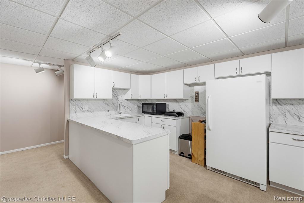 1743 Beechwood Way, Bloomfield Hills, MI 48302 — Photo 35