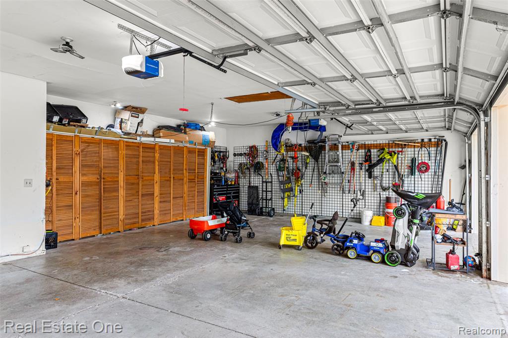 18191 Country Club Circle, Riverview, MI 48193 — Photo 51