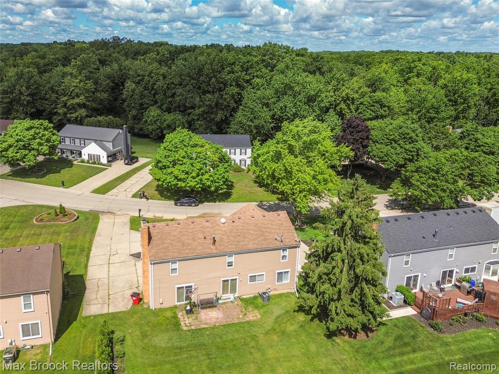 5484 Kingsfield Drive, West Bloomfield, MI — Photo 43