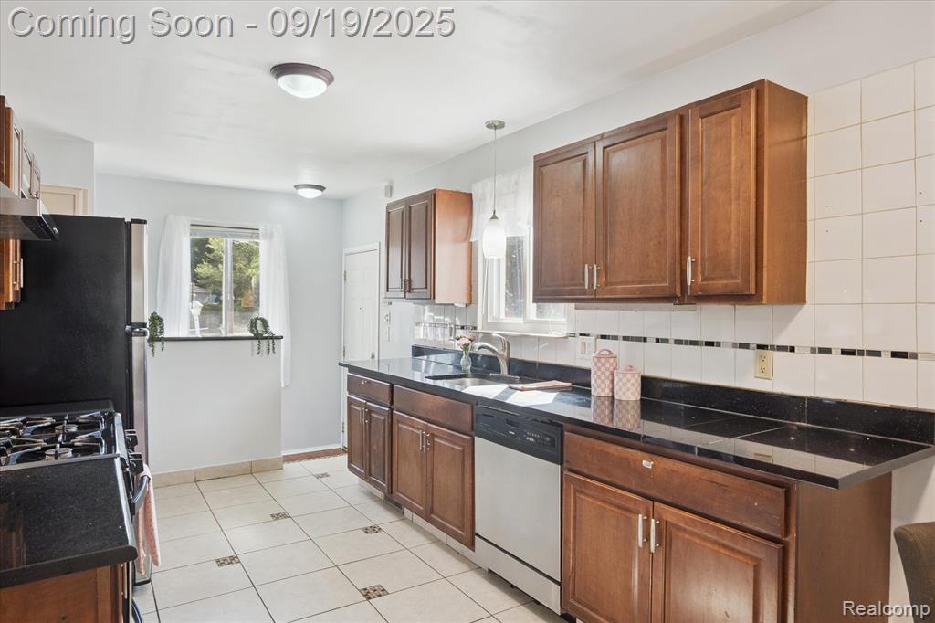 8425 Wormer, Dearborn Heights, MI 48127 — Photo 4