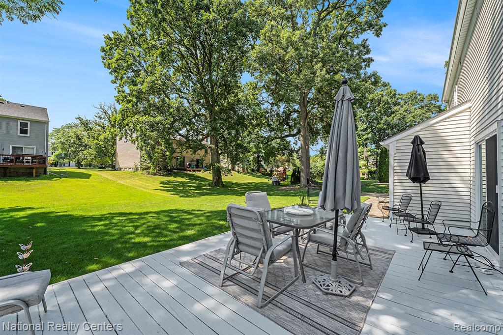 5049 Langlewood Drive, West Bloomfield, MI — Photo 38