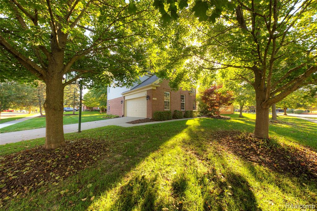 702 Westhills Drive, South Lyon, MI 48178 — Photo 10