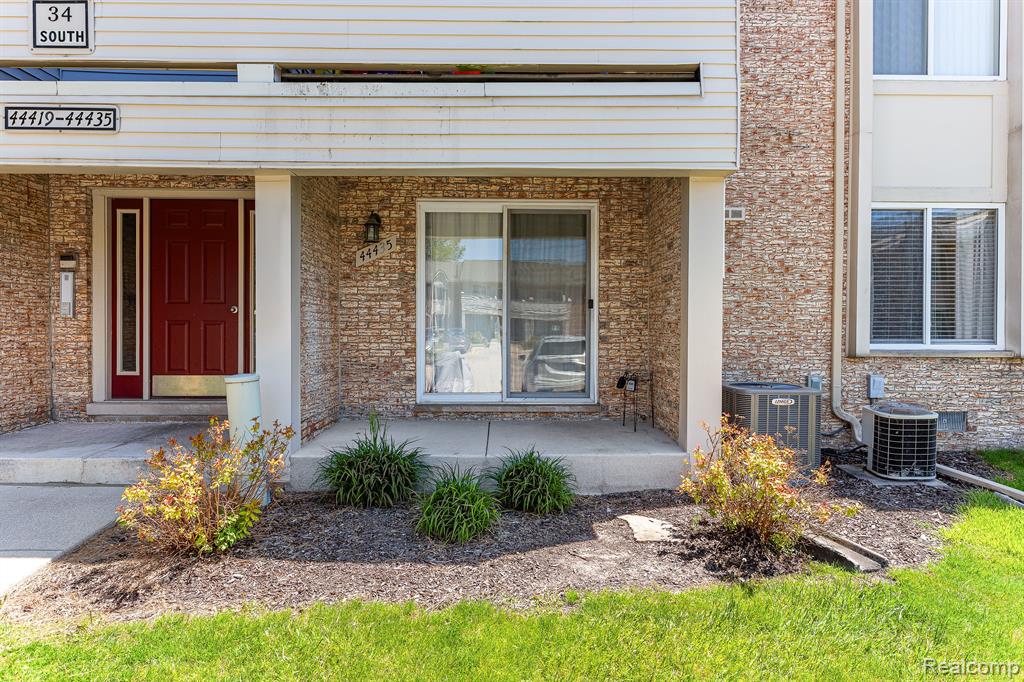 44435 SAVERY Drive, Canton, MI 48187 — Photo 2