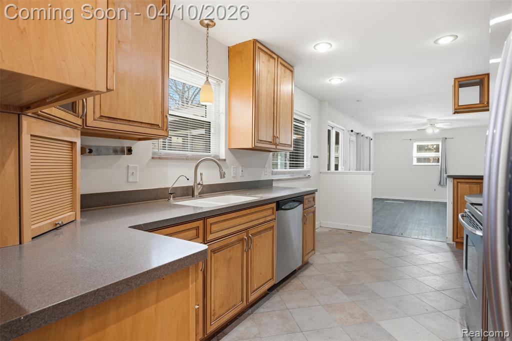 34164 Alta Loma Drive, Farmington, MI 48335 — Photo 9