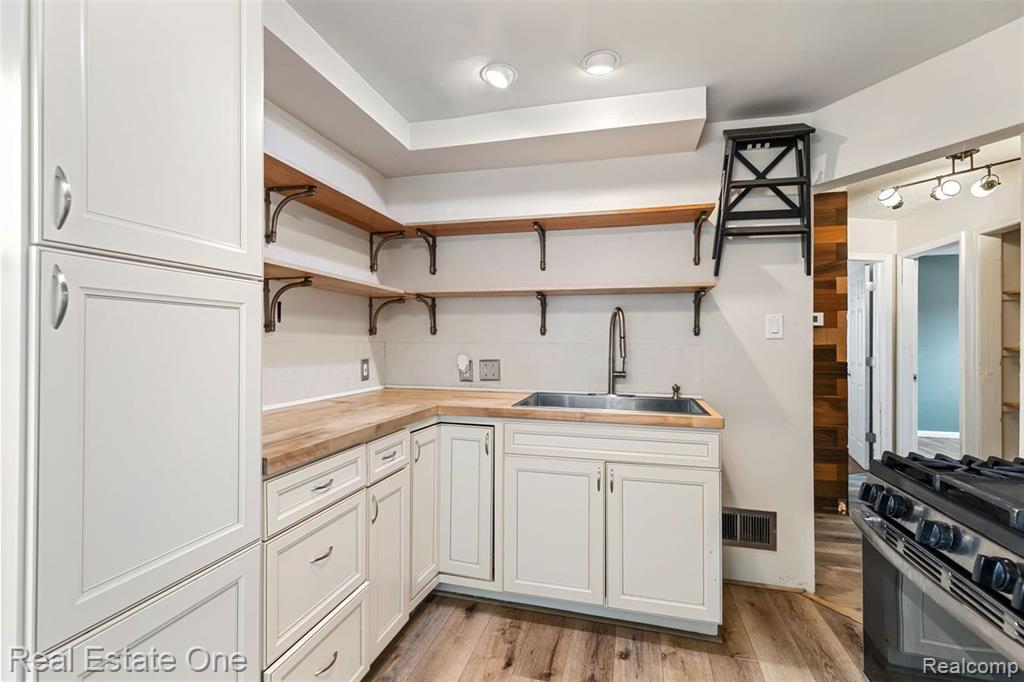 863 Harrison Boulevard, Lincoln Park, MI 48146 — Photo 10