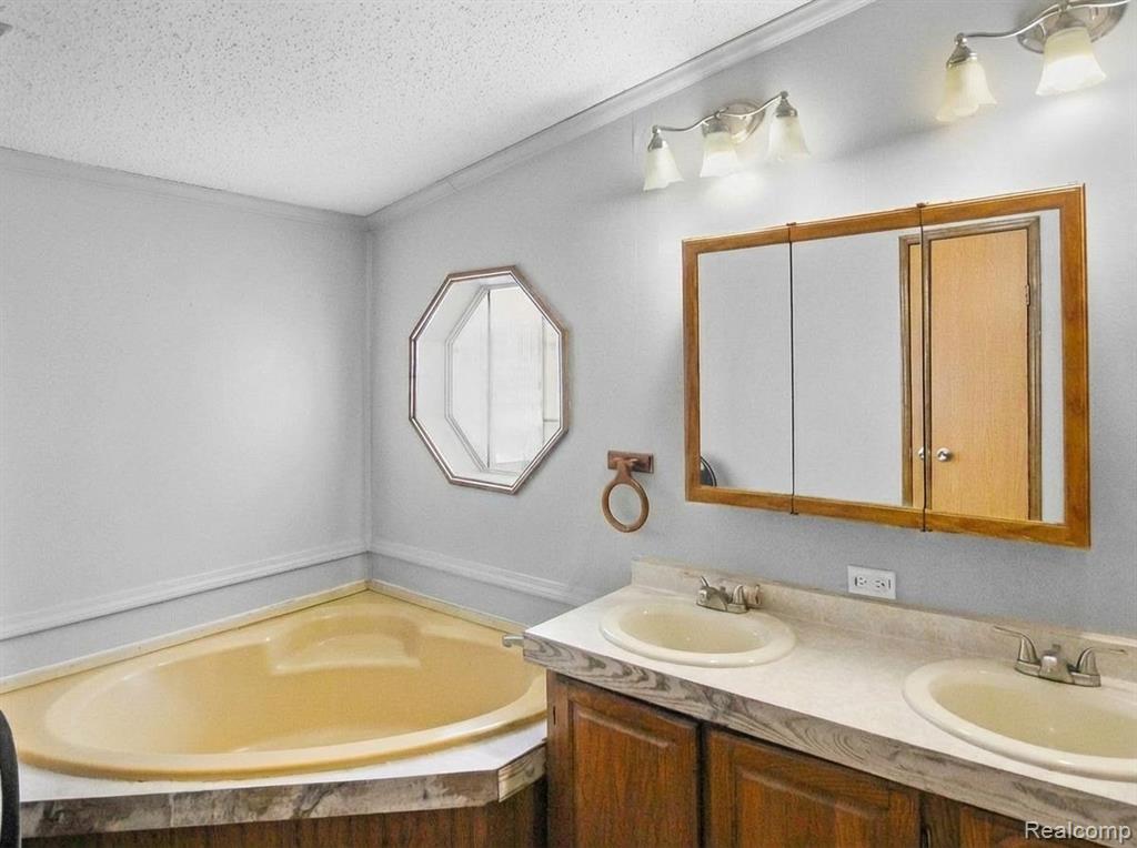 39200 Harbor, New Boston, MI 48164 — Photo 10