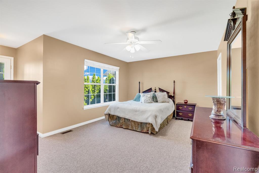 42682 Park Cresent Drive, Sterling Heights, MI 48313 — Photo 28