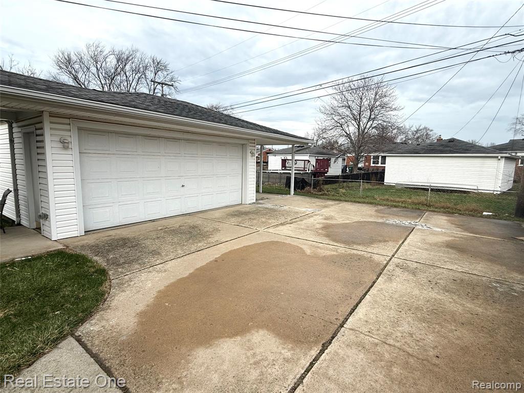 6582 Sterling Court, Garden City, MI — Photo 12