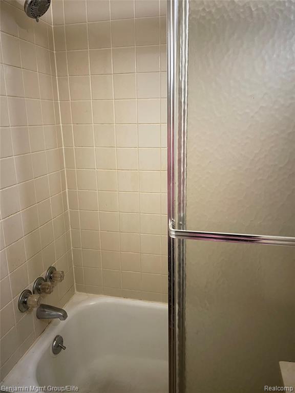 31831 Grand River Avenue, 24, Farmington, MI 48336 — Photo 5