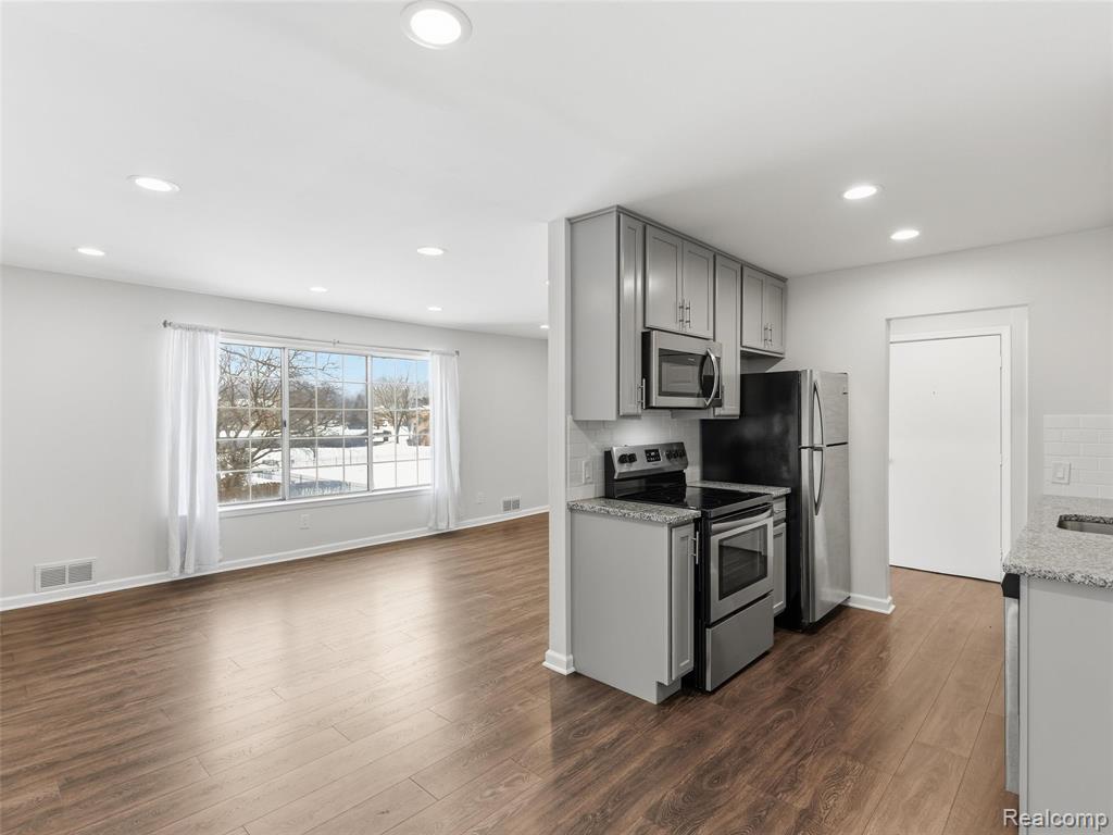607 E Fox Hills E Drive, Bloomfield Hills, MI 48304 — Photo 8