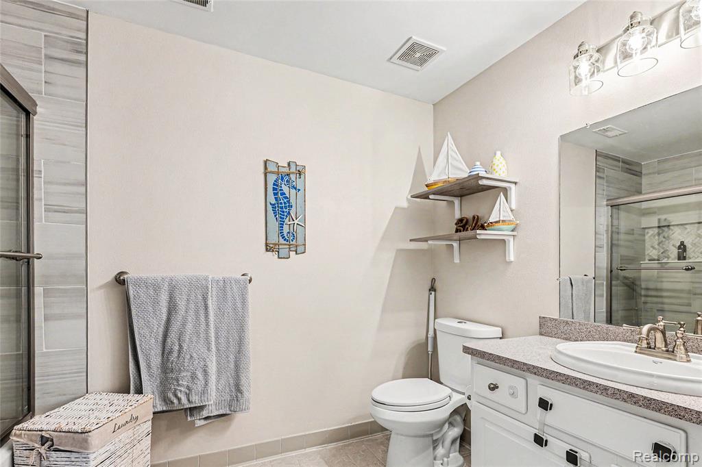 16440 Dominion Drive, Macomb, MI 48044 — Photo 17