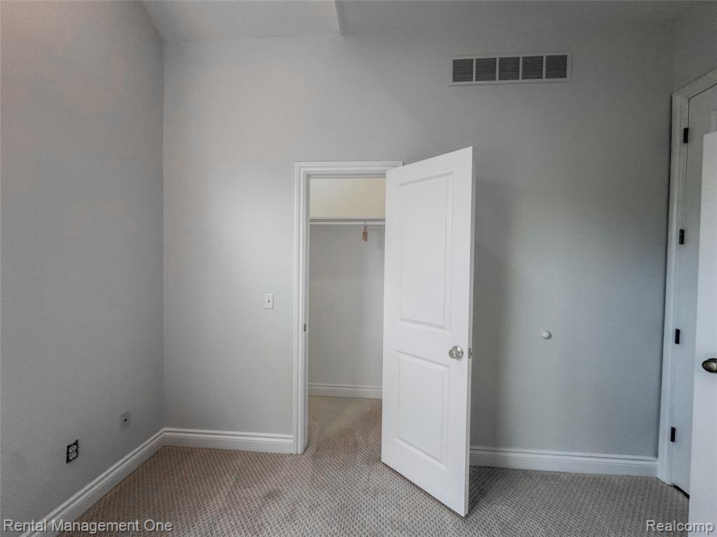 5742 PUTNAM Drive, West Bloomfield, MI 48323 — Photo 13